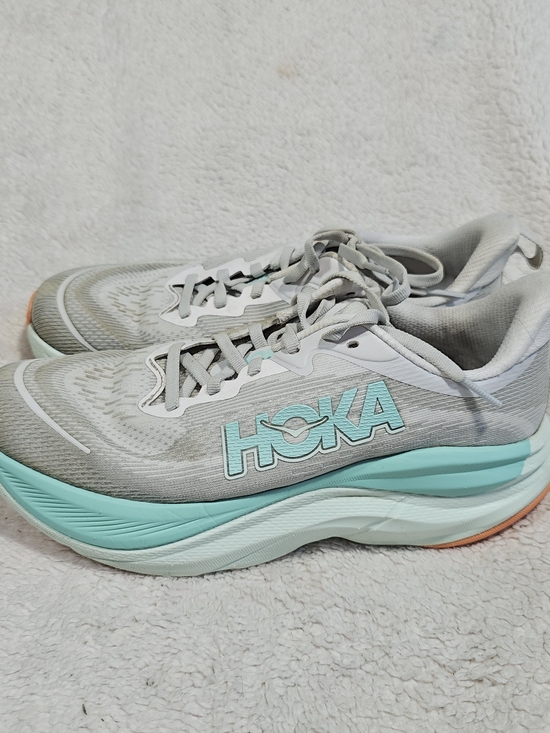 Hoka Shoes - Hoka One One Women's Skyflow Running Sneaker Shoes, Size 8.5 B US